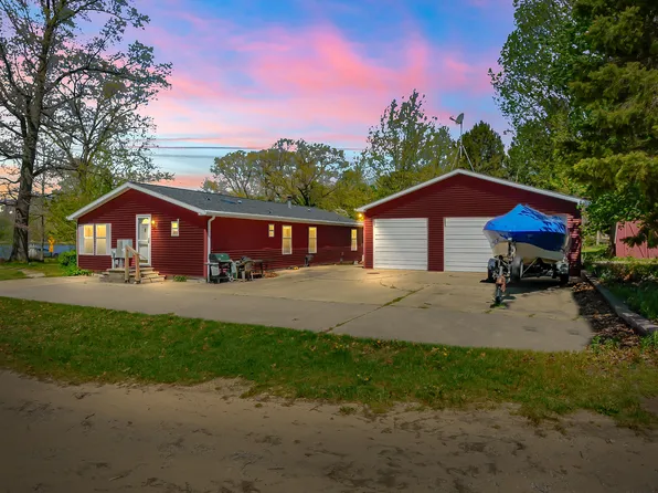 64411 41st St, Paw Paw, MI 49079