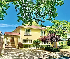 362 Mayfair Drive South