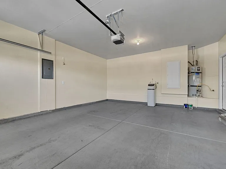 10240 Gladstone Peak St N — Photo 40