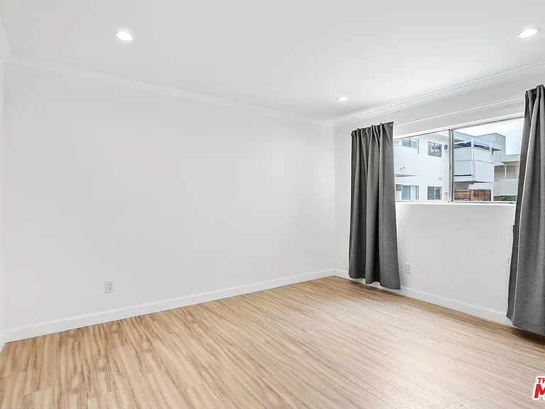 960 Larrabee St #214 — Photo 15