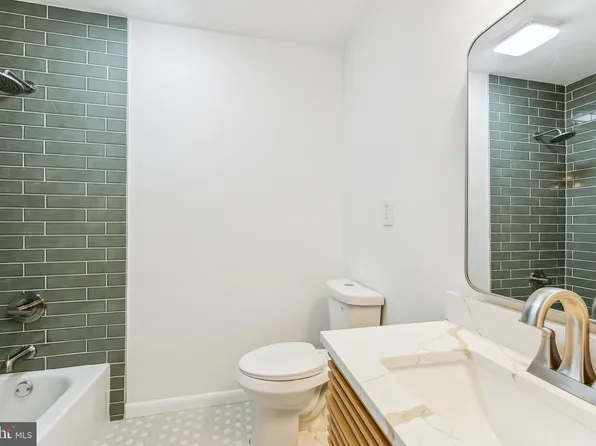 8200 Bernard Dr, Fort Washington, MD 20744