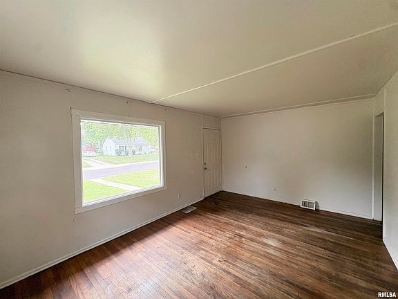 5th image of 2107 W Gilbert Ave