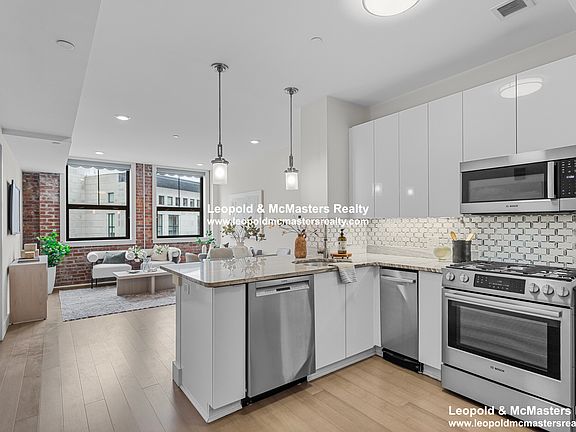 2nd image of 121 Portland St #601