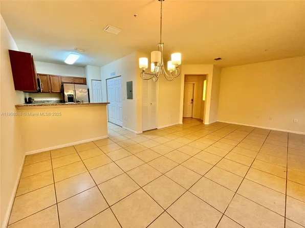 8650 NW 97th Ave APT 204, Doral, FL 33178