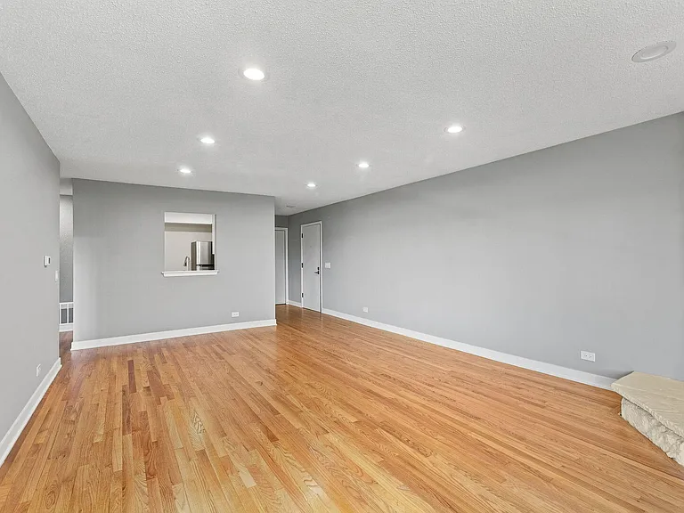 1365 N Sterling Ave #208B — Photo 3