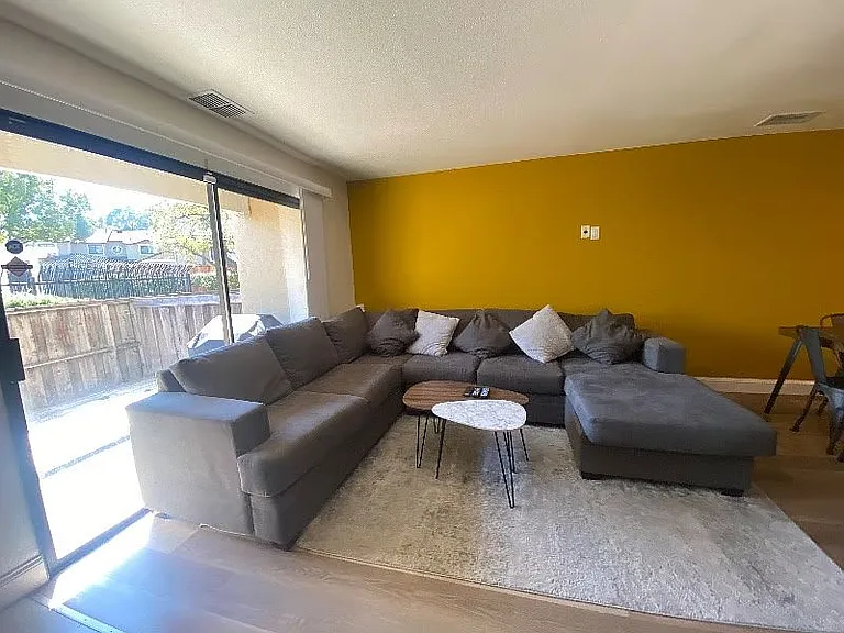 Peppermill Cir — Photo 9