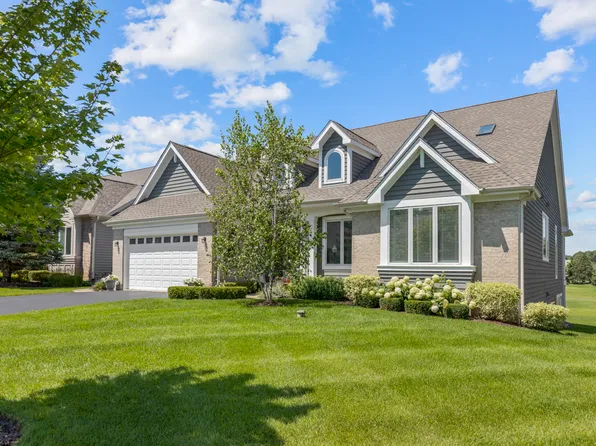 63 Brittany Dr, Oakwood Hills, IL 60013