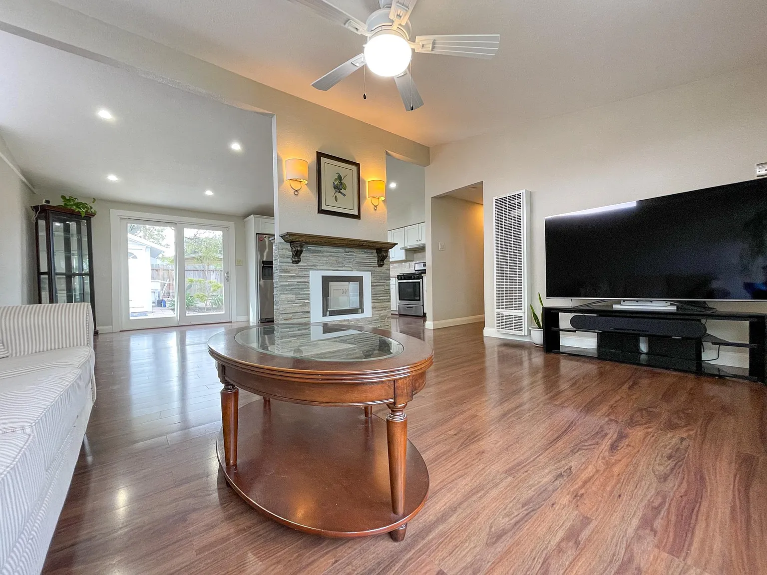758 Lakebird Dr — Photo 4