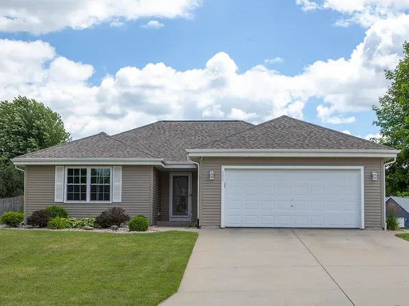 225 Pioneer Dr, Johnson Creek, WI 53038