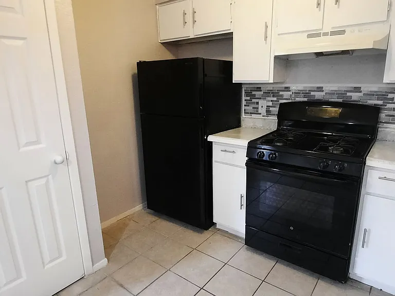 823 Taulbee Ln #B — Photo 7