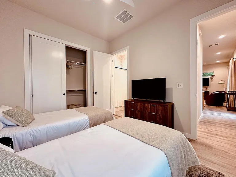 4706 Sylvandale Dr #2 — Photo 4