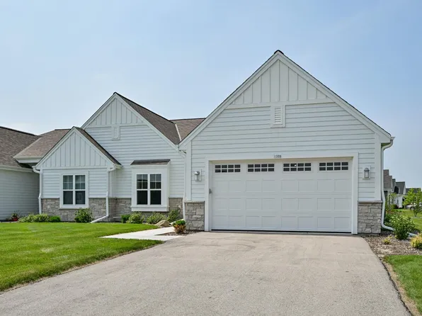 1320 Prairie Creek CIRCLE #2, Oconomowoc, WI 53066