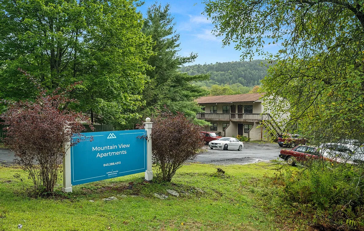 Mountain View Apartments — Photo 2