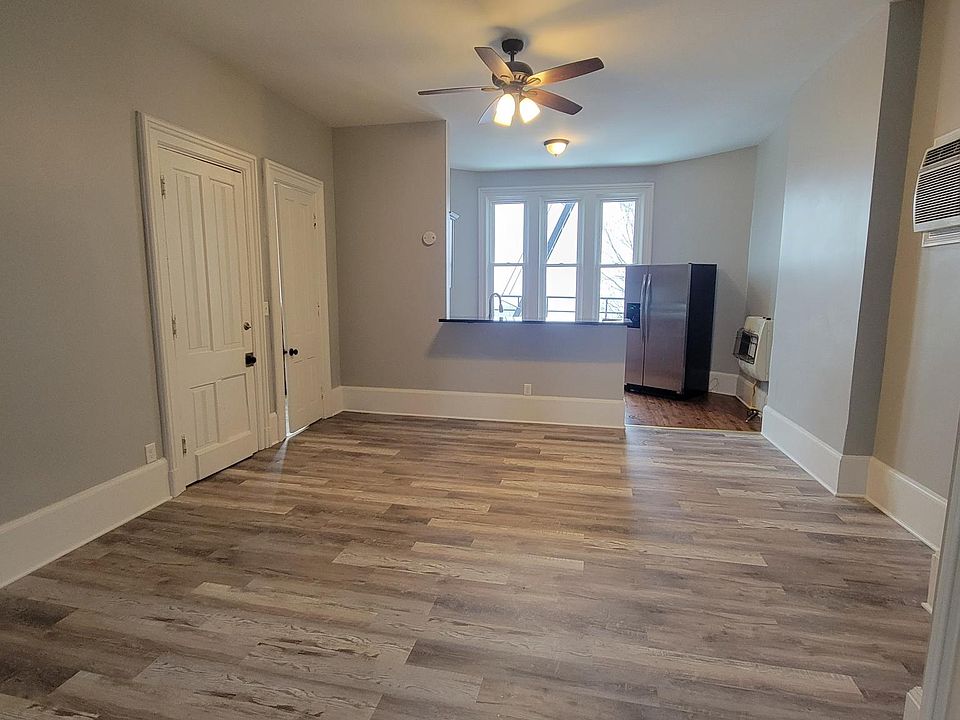 Livingroom from bedroom door