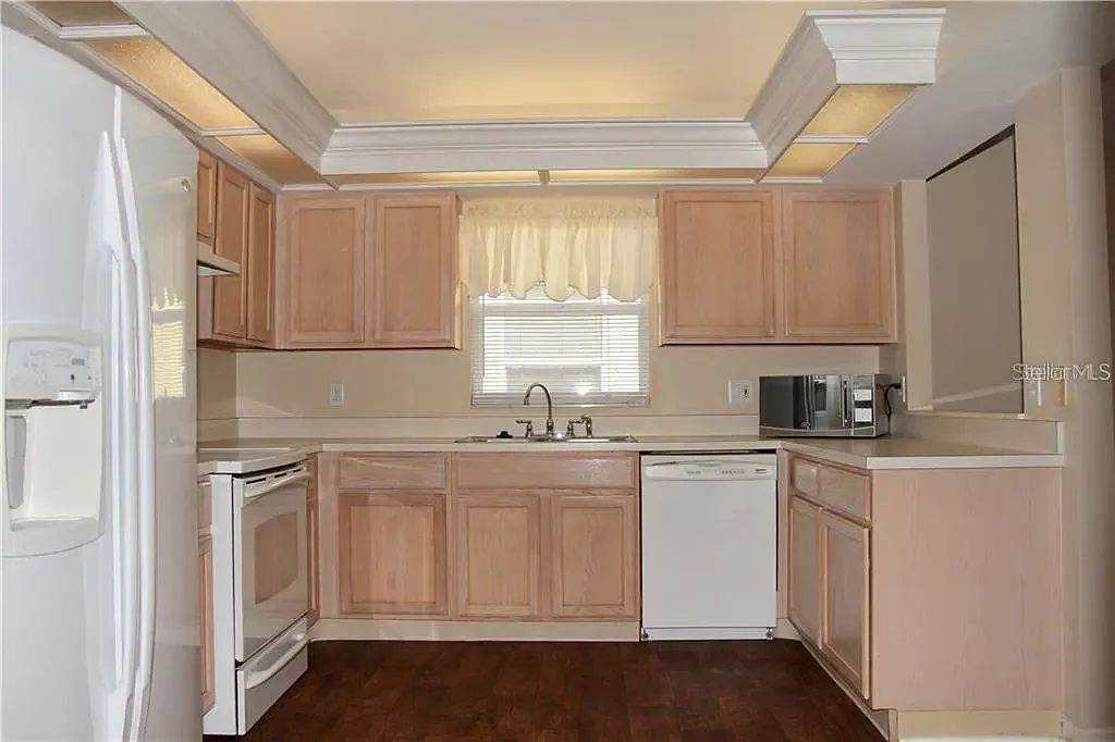 3 bed, 1859 sqft, $2,200 — Photo 3
