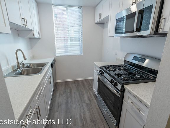 2nd image of 314 S Manhattan Pl #10877955