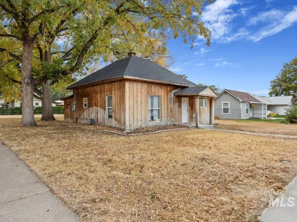 401 6th St, Filer, ID 83328