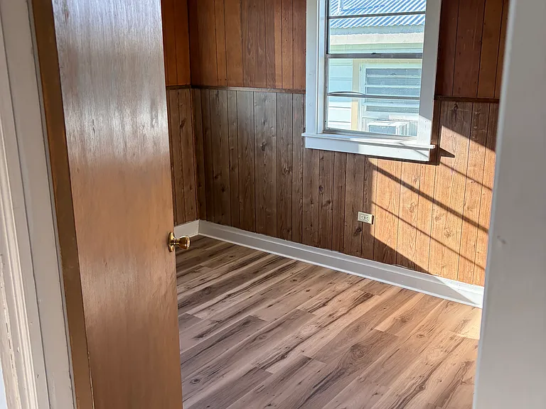 1033 General Nicholls Ave — Photo 9