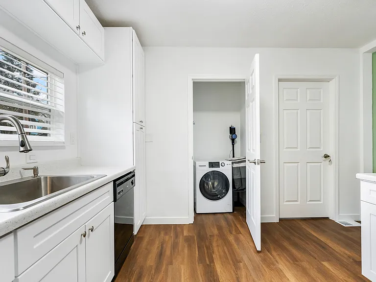 7906 N Brandon Ave #A — Photo 21