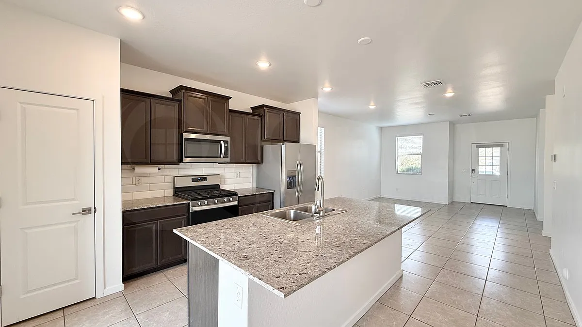 3 bed, 2.0 bath, 1288 sqft, $1,775 — Photo 2