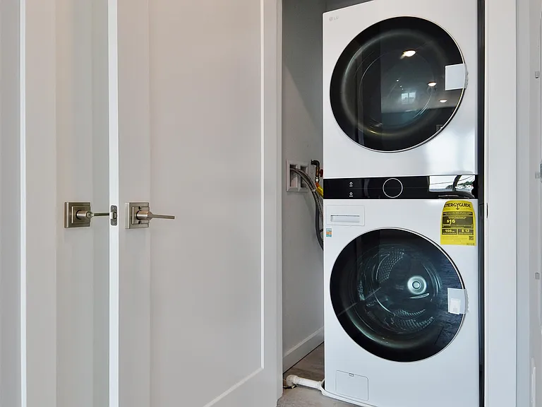 82 E 31st St #202 — Photo 7