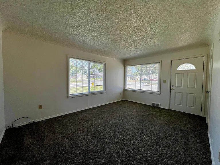 2608 Bonnie Doon Ave — Photo 4