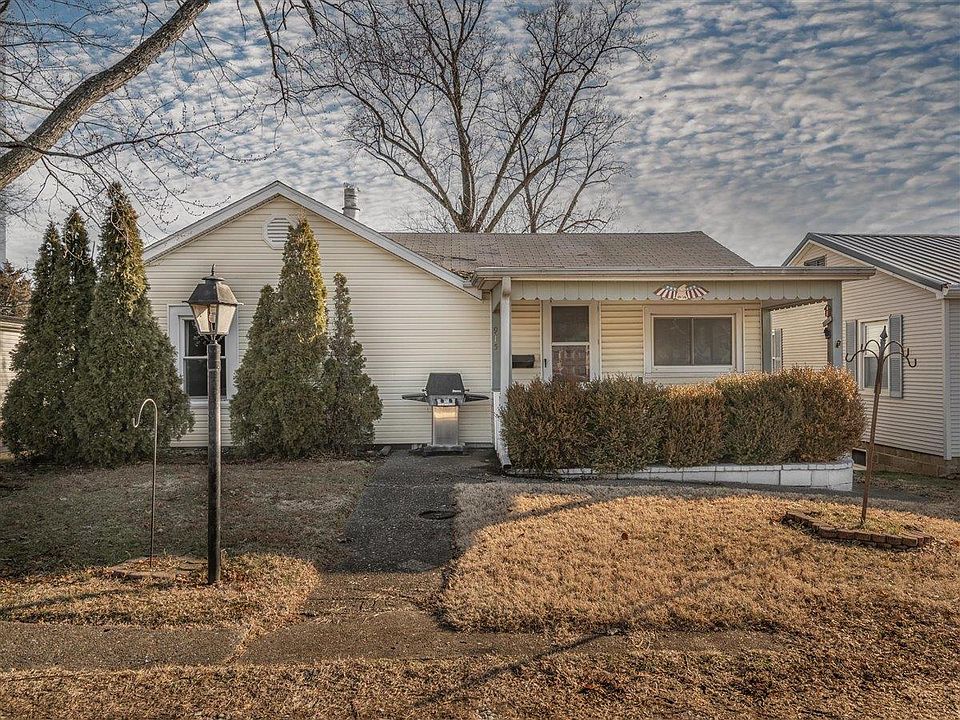 915 Landes St Mount Carmel Il 62863 Mls 202105817 Zillow