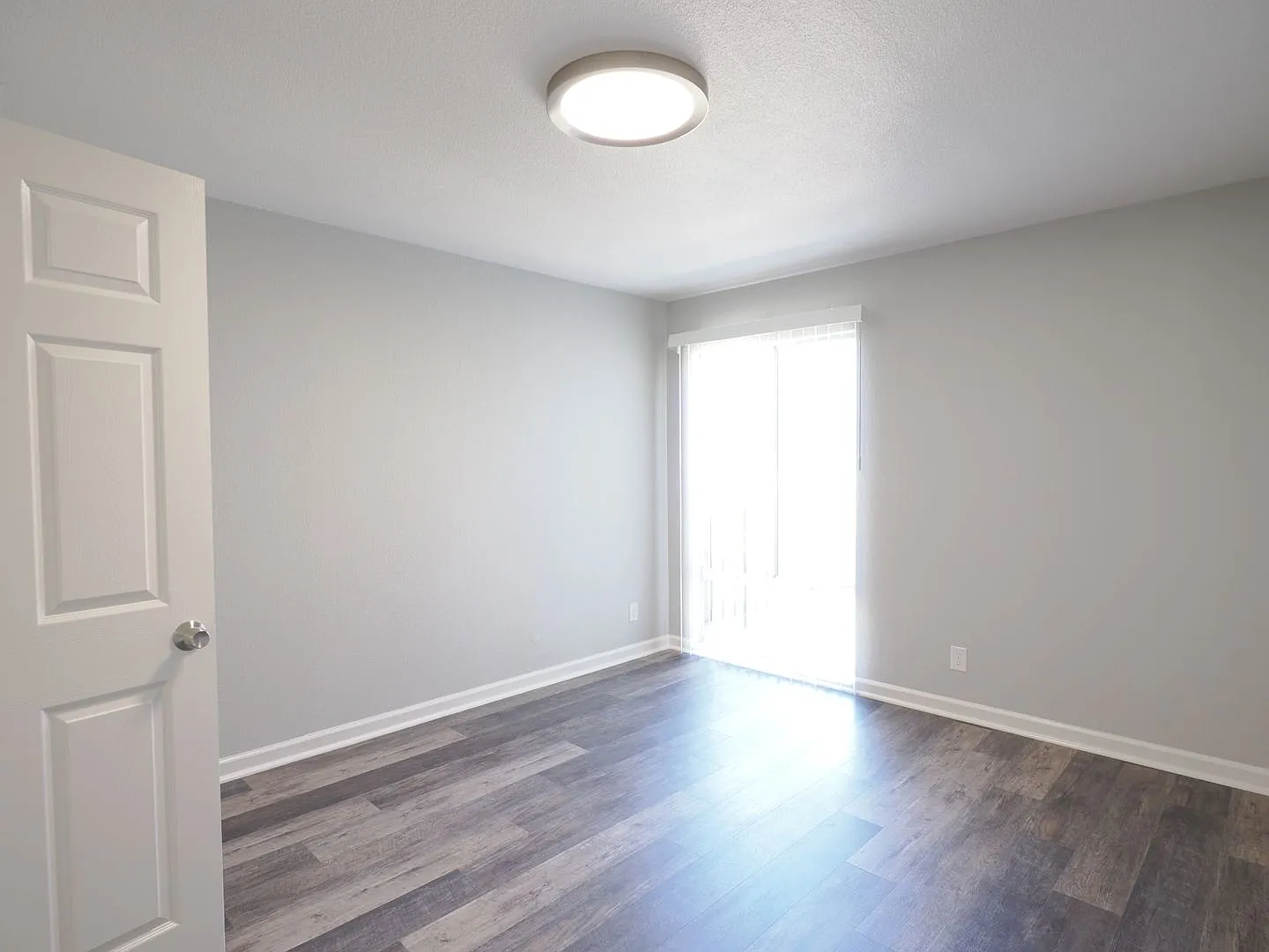 Bart Plaza Apartments — Photo 4