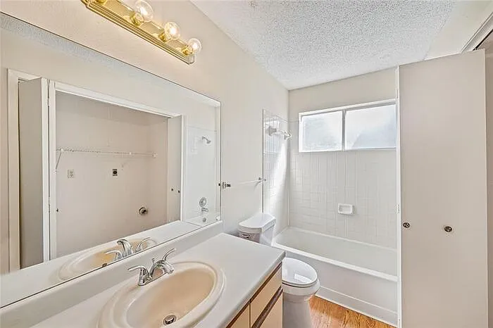 1015 E Yager Ln #84 — Photo 9