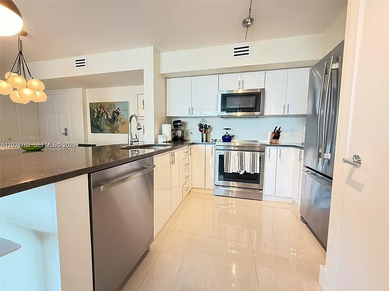 1155 Brickell Bay Dr #2108 — Photo 6
