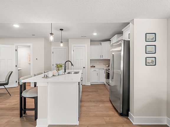3rd image of 604 NE Winding Trail Ln