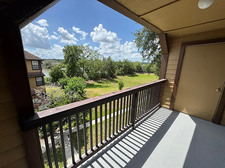 390 Lake Placid Ct #303 — Photo 31
