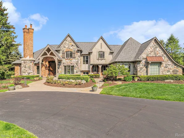 7654 Stonevalley Blf, Clarkston, MI 48348