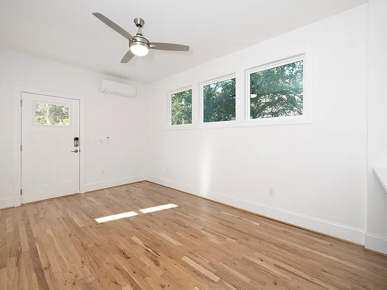 1749 Crest Rd — Photo 2