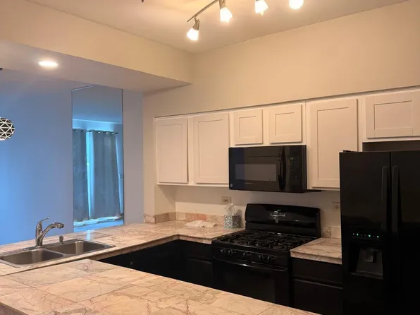 17817 W Salisbury Dr, Gurnee, IL 60031