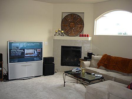 View of living room 2