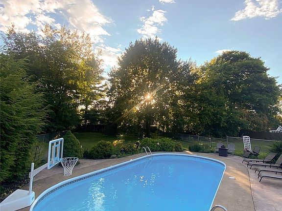 2nd image of 206 Haywood Rd