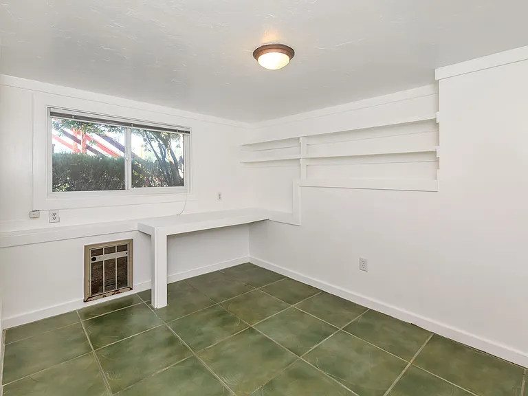 161 Sacramento Ave #1 — Photo 2