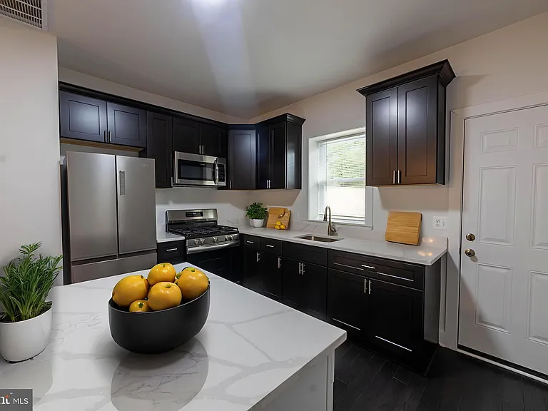 2721 W Mosher St — Photo 16