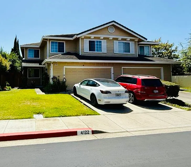4122 Bell Common — Photo 1