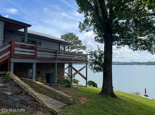 1340 Seagull Ln, Dandridge, TN 37725