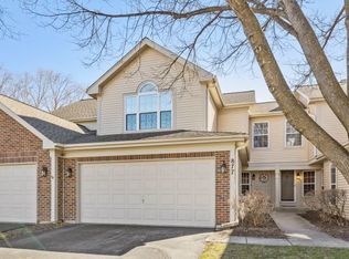 877 Dandridge Ct, Elgin, IL 60120