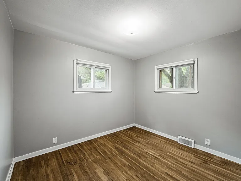 515 12th Ave NW — Photo 15