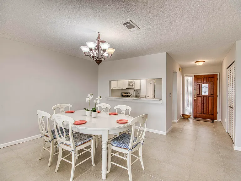 495 Prestwick Cir — Photo 5