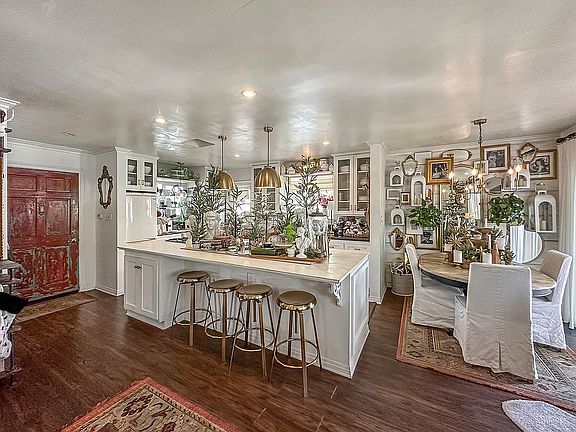 3rd image of 10934 Corby Ave