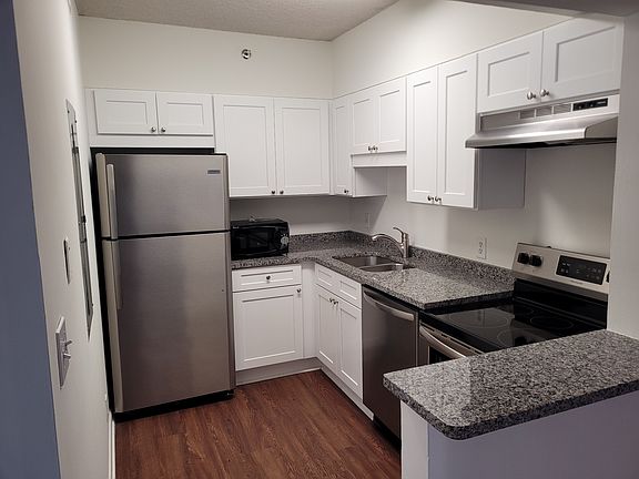 3rd image of 900 19th Ave S APT 105