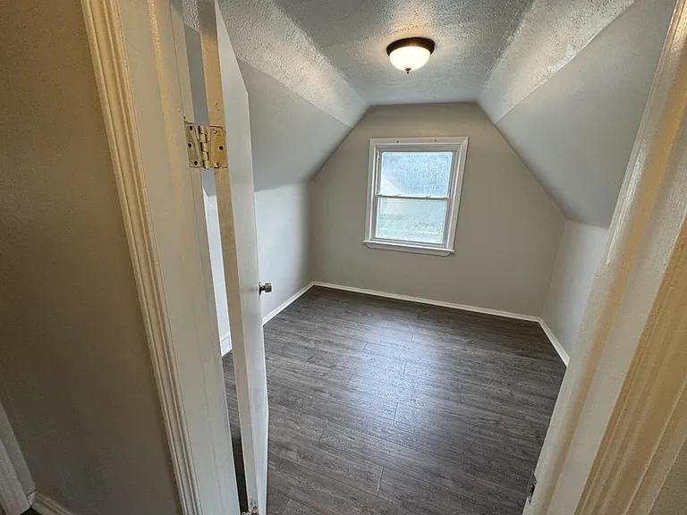 18801 Invermere Ave — Photo 17