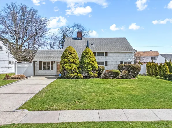 170 Scooter Lane, Hicksville, NY 11801