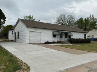 221 N Eisenhower St, Enid, OK 73703