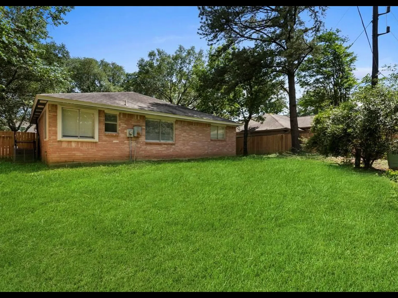 3 bed, 1638 sqft, $2,100 — Photo 2